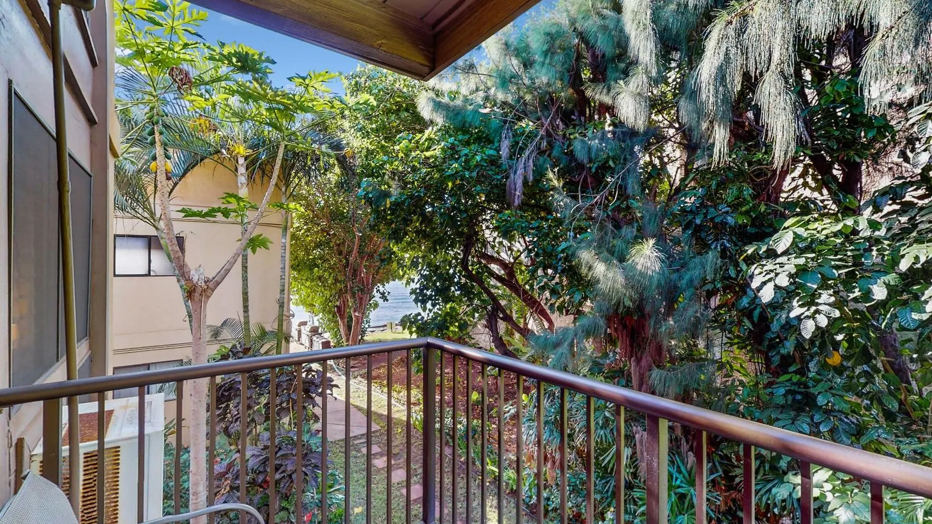 Hono Kai B17 Apartment Wailuku